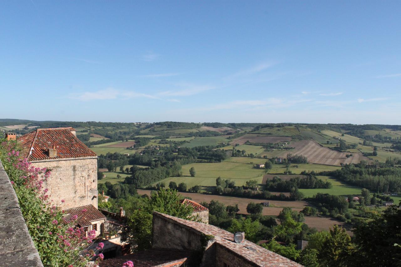 D'Ici Et D'Ailleurs Acomodação com café da manhã Cordes-sur-Ciel Quarto foto