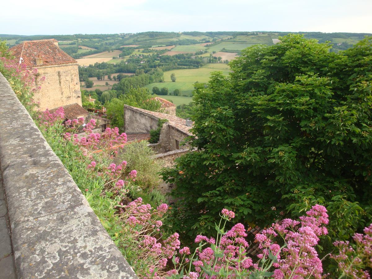 D'Ici Et D'Ailleurs Acomodação com café da manhã Cordes-sur-Ciel Exterior foto